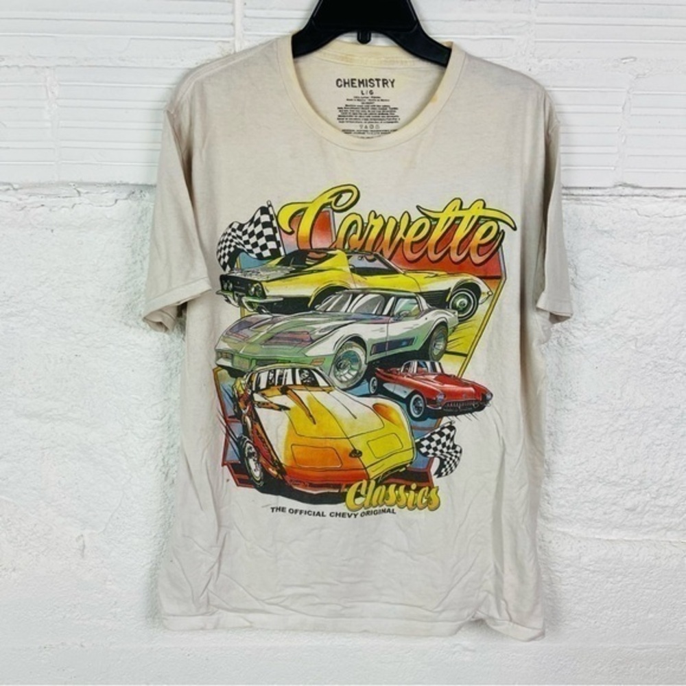 Chemistry Men's Graphic Tee with Corvette classic car Design size large